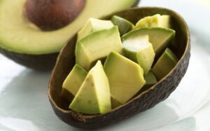 Aguacate hass fresco en cubos listo para ensaladas y guacamoles - disfrutaonline