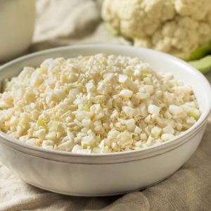 Arroz de coliflor fresca rallada en bol - comprar coliflor online en Disfruta Online