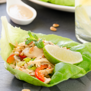 Wrap de corazones baby rellenos de pollo desmenuzado y lima