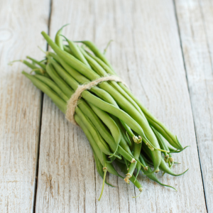 manojo de judías verdes frescas atadas