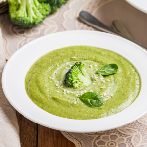 Crema saludable de brócoli con semillas de sésamo