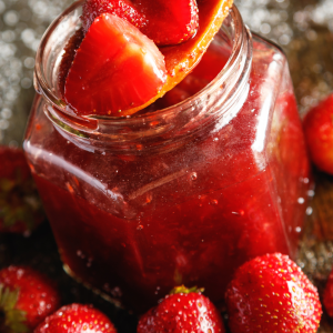 Tarro de mermelada casera de fresones