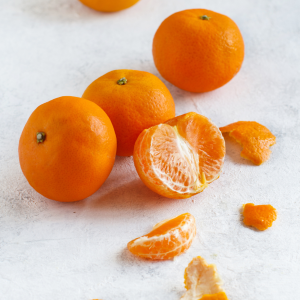 Mandarinas frescas con piel fina y color vibrante