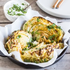 Receta de col o repollo asado al horno con hierbas frescas _ Disfruta online.