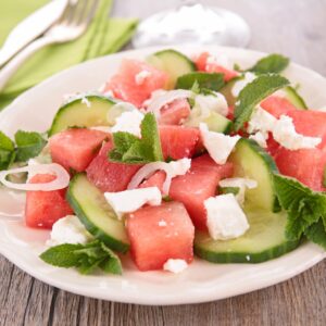 Ensalada de sandía sin pepita con pepino, queso fresco y menta