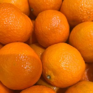 Mandarina extra fresca por unidad con piel brillante y color intenso