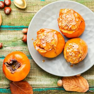 Kaki Persimon asado relleno con miel y frutos secos