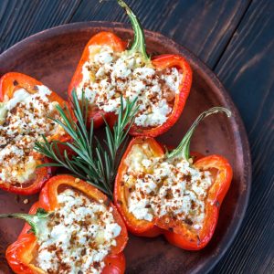 Pimiento californio rojos rellenos y gratinados listos para servir