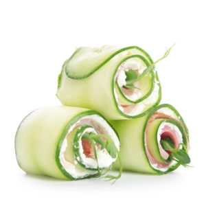 Rollitos de pepino español rellenos de queso y jamón