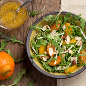 Ensalada fresca de rúcula con gajos de mandarina