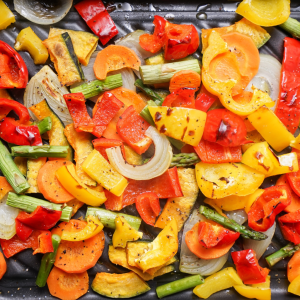 Verduras de temporada asadas al horno con aceite de oliva