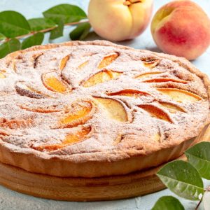 Bizcocho casero de melocotón Escola recién horneado