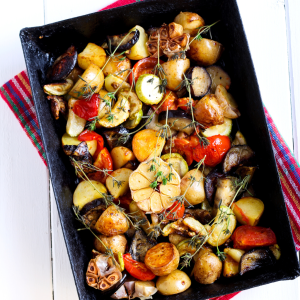 Bandeja de verduras al horno con ajo y tomillo