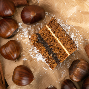 Bizcocho casero de castañas y canela recién horneado - disfrutaonline