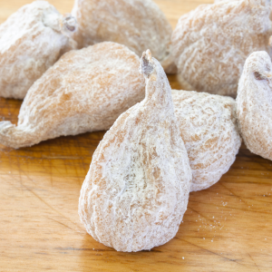 Detalle de higos secos naturales con textura tierna