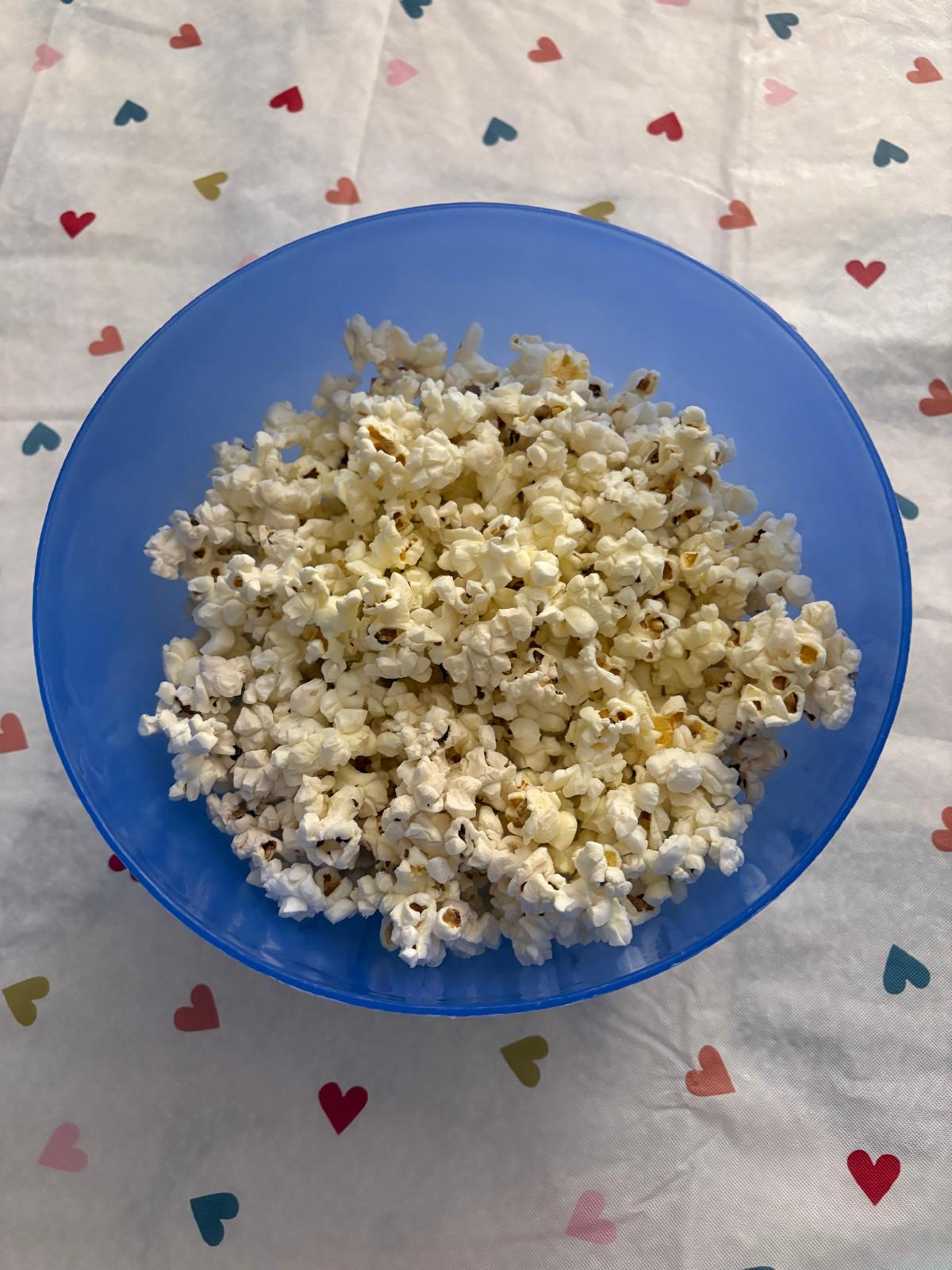 alomitas para microondas Itac recién hechas en bol, snack crujiente listo en minutos