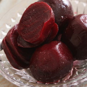 Remolacha cocida entera y partida lista para consumir