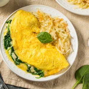 Tortilla de espinacas frescas rellena y jugosa