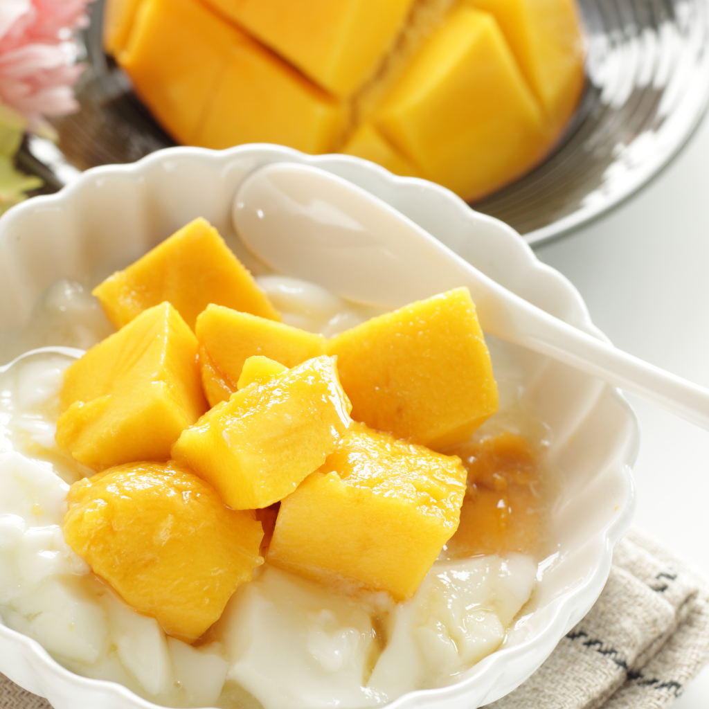 Yogur cremoso con mango y miel de mil flores