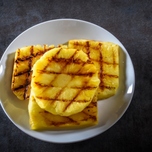 Rodajas de piña natural a la plancha